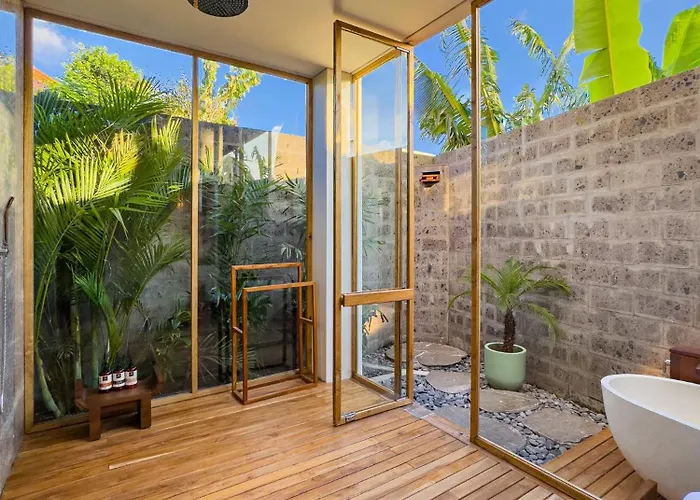 Narawangsa Villa 4Br Amazing Sunset Rooftop Kerobokan (Bali)