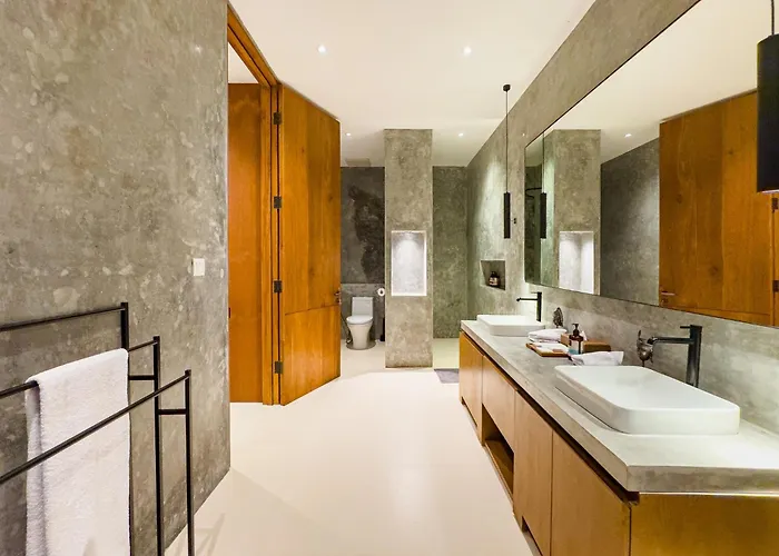 Narawangsa Villa 4Br Amazing Sunset Rooftop Holiday home Kerobokan (Bali)